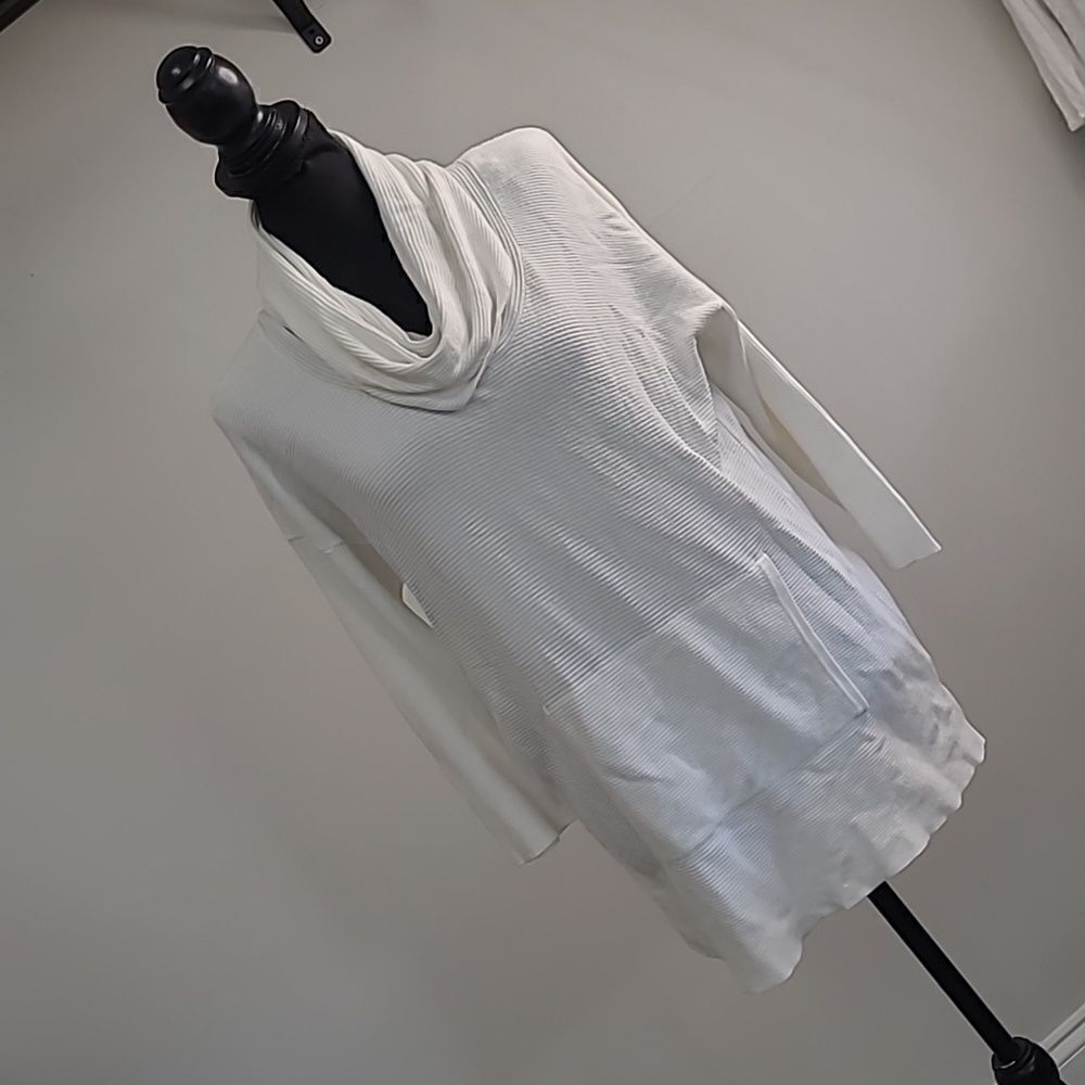 Renuar S/P cowlneck sweater with handwarmer pocket on front